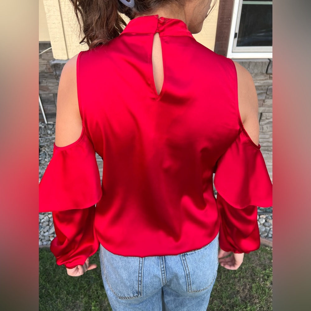 Bisou Bisou Red Cold Shoulder Top - Picture 3 of 7
